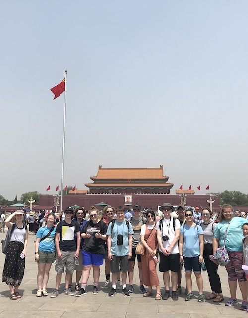 students travel to China