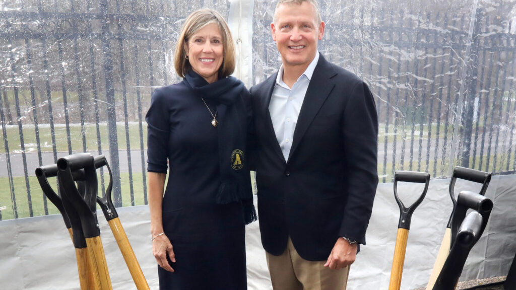 Kevin and Lisa Fiedor Baird '84 posing