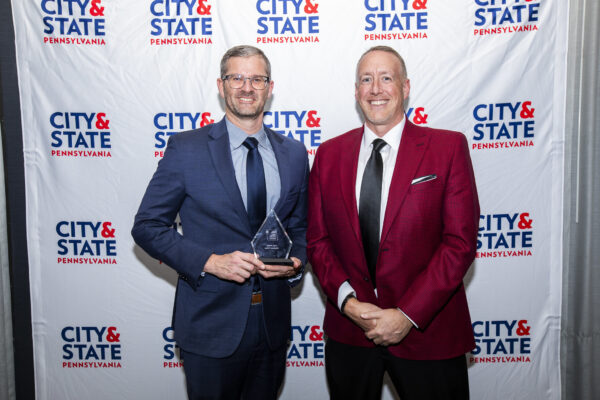 Andy Walker (left) and Matthew Stinson, Vice President for Institutional Advancement (right)