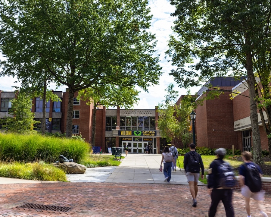 Students walk toward the campus center at Allegheny College