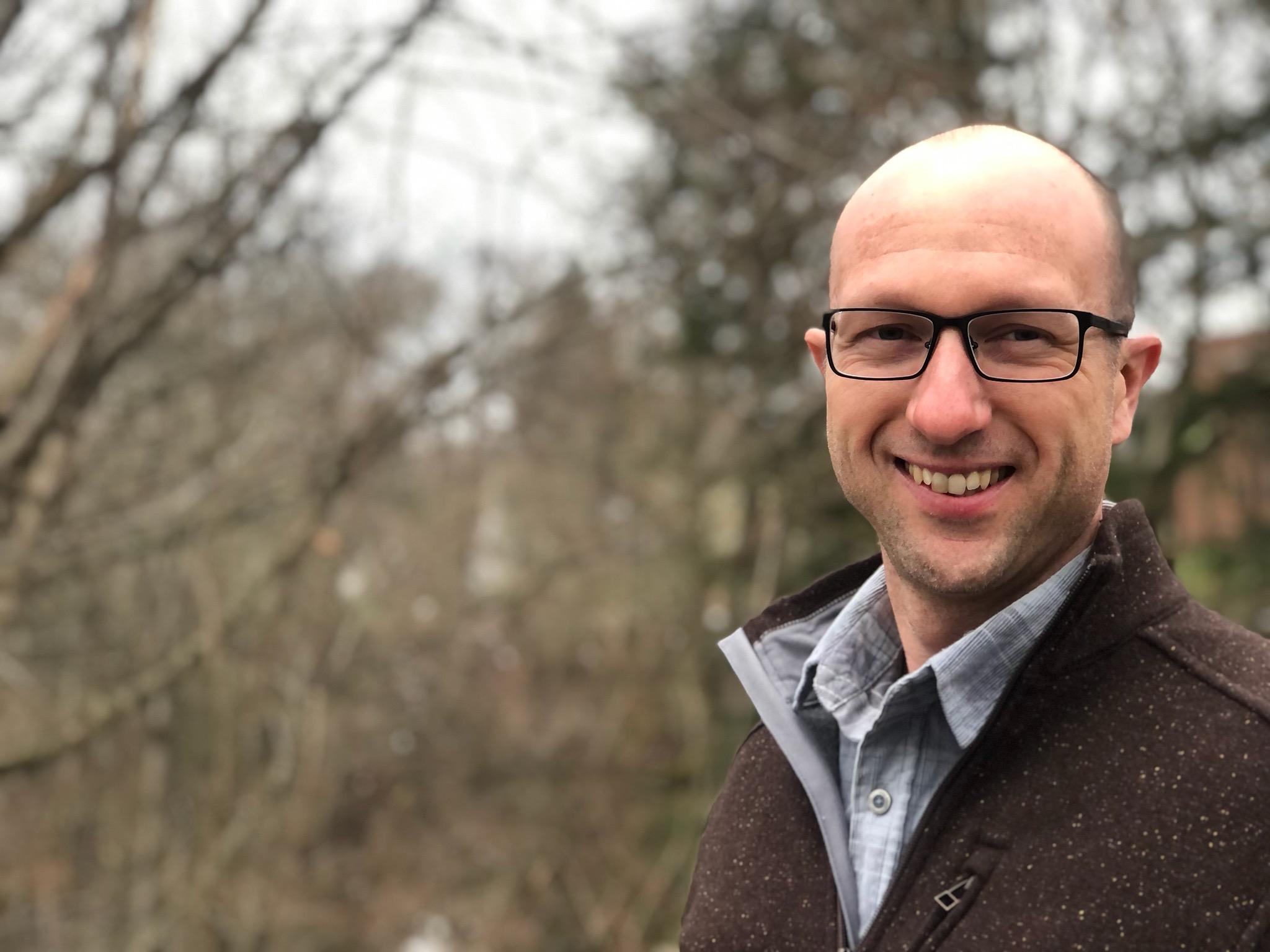 Allegheny Associate Professor of Chemistry Mark Ams.