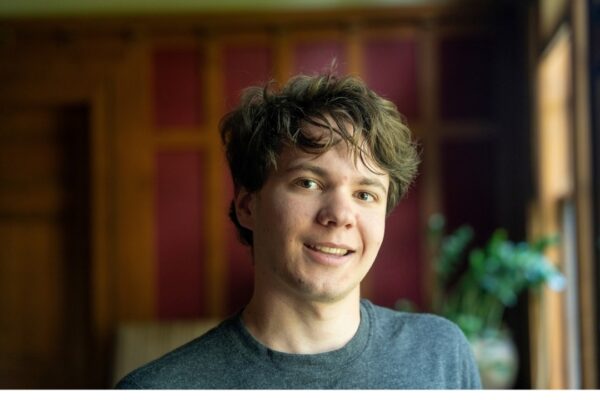 Headshot of Oliver Sparks