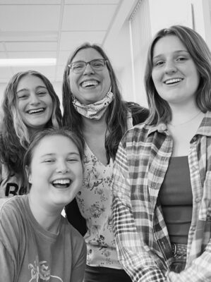 Jasmin Meyer '23, Alexandria Hunt '24, Dr. Lisa Whitenack, and Rebecca Caldwell '24